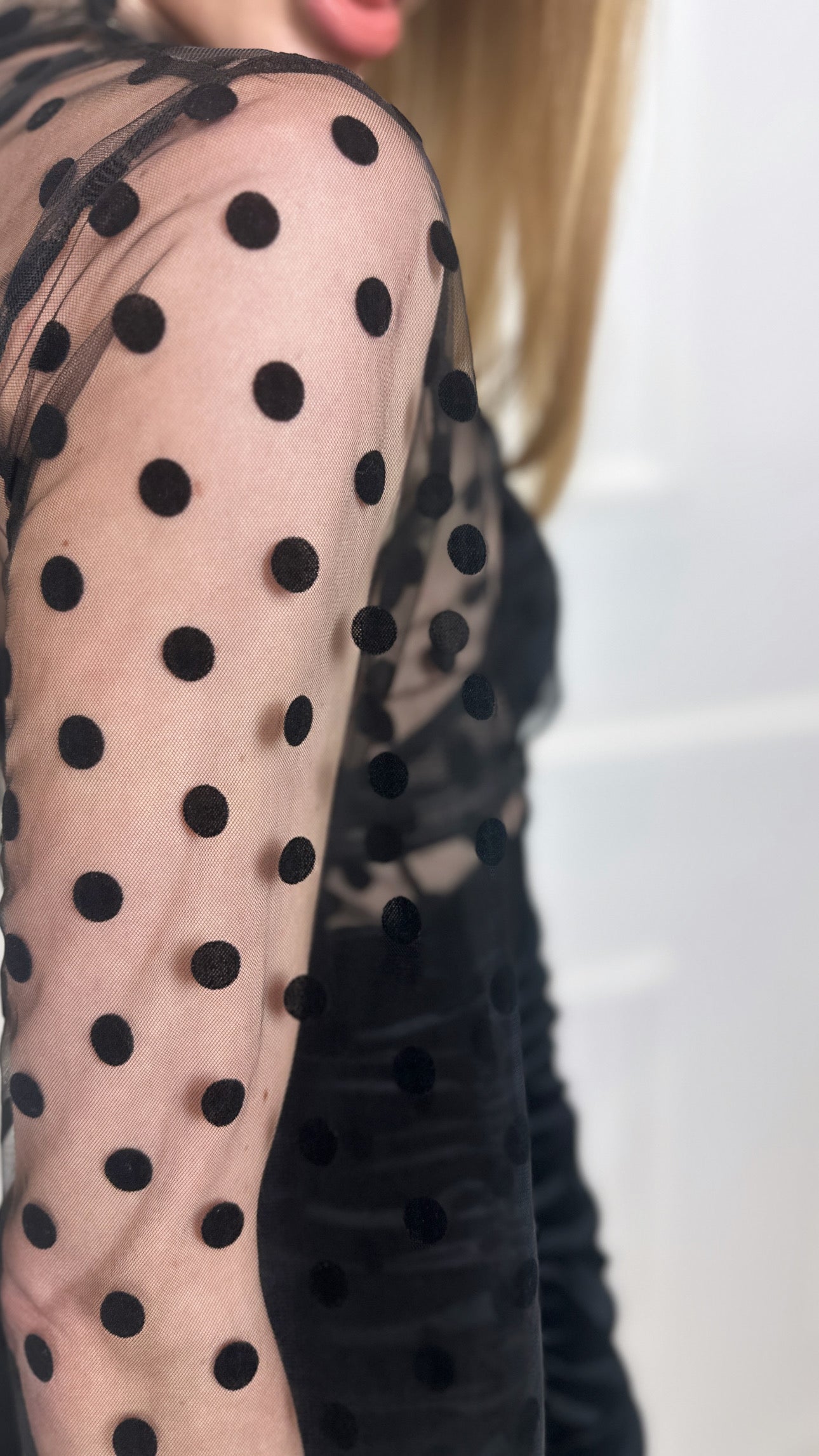 Abito.mididress.nero.elegante.colezione.crboutique