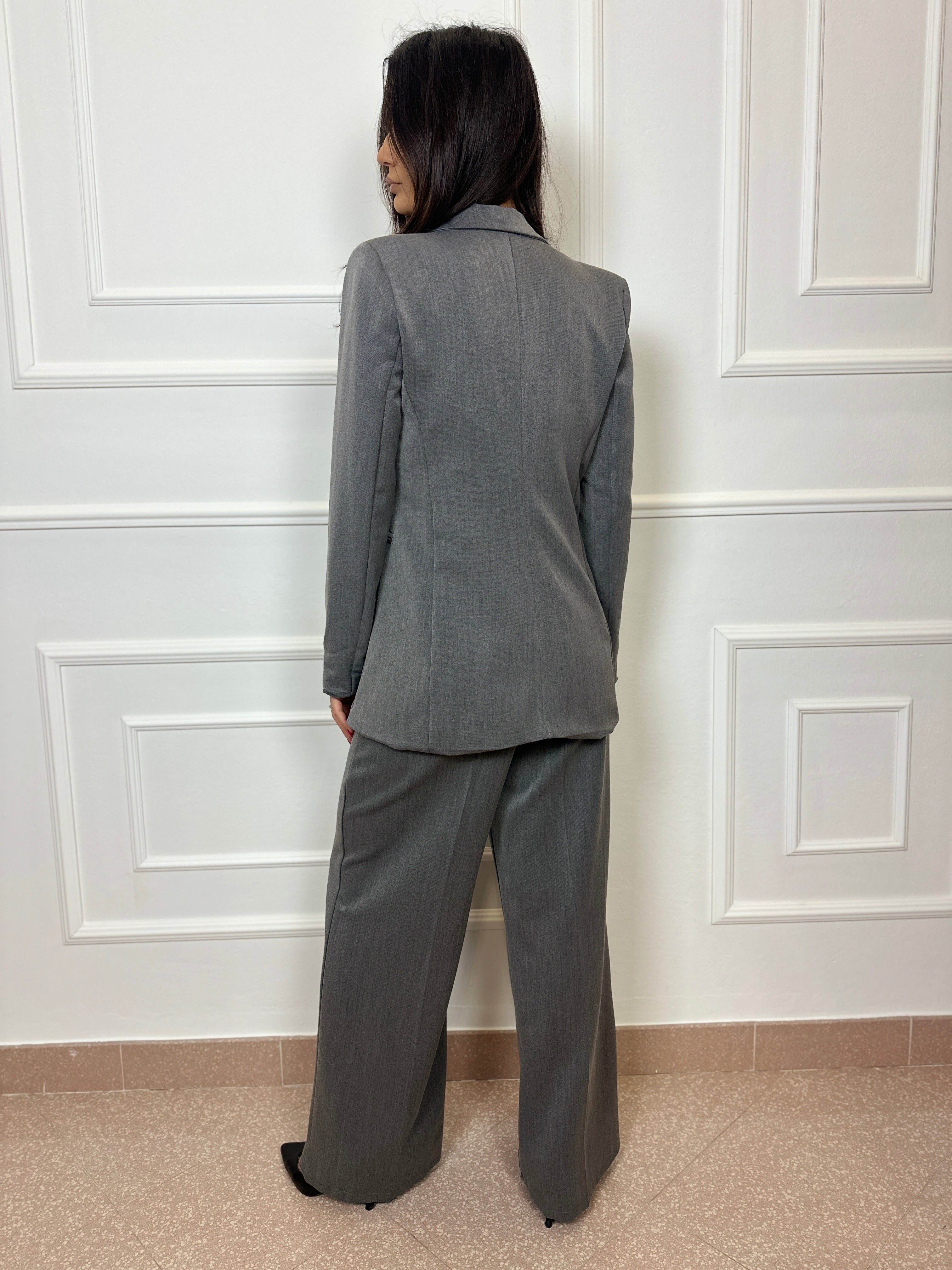 Tailleur.completo.elegante.grigio.collezione.crboutique